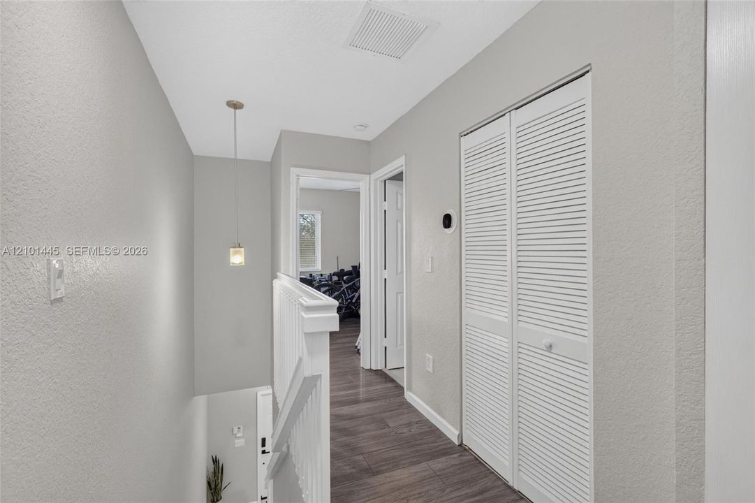 For Sale: $300,000 (2 beds, 2 baths, 1070 Square Feet)