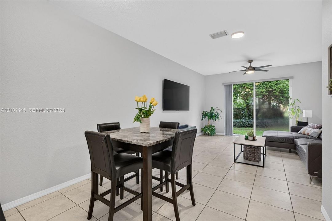 For Sale: $300,000 (2 beds, 2 baths, 1070 Square Feet)