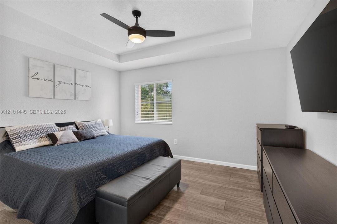 For Sale: $300,000 (2 beds, 2 baths, 1070 Square Feet)