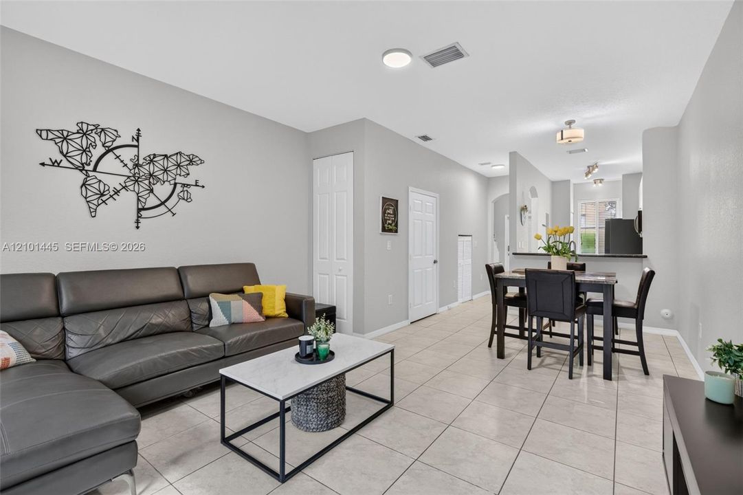 For Sale: $300,000 (2 beds, 2 baths, 1070 Square Feet)