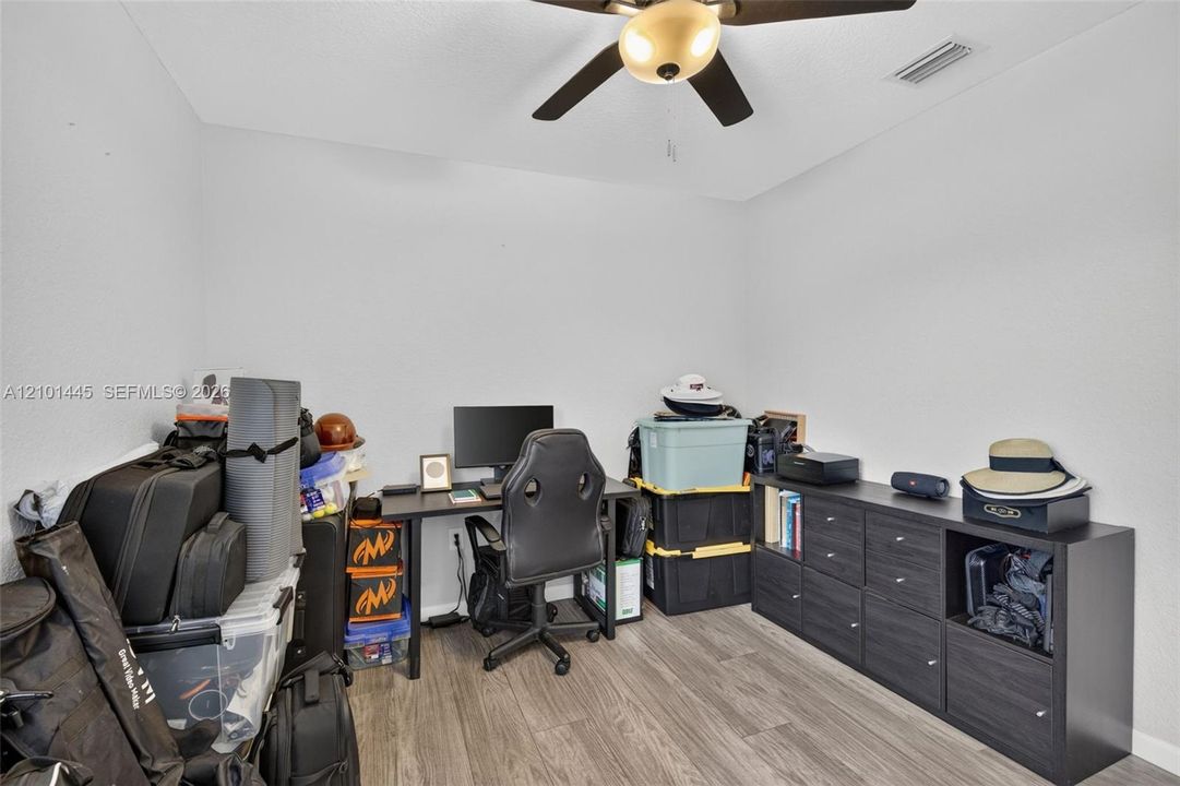 For Sale: $300,000 (2 beds, 2 baths, 1070 Square Feet)