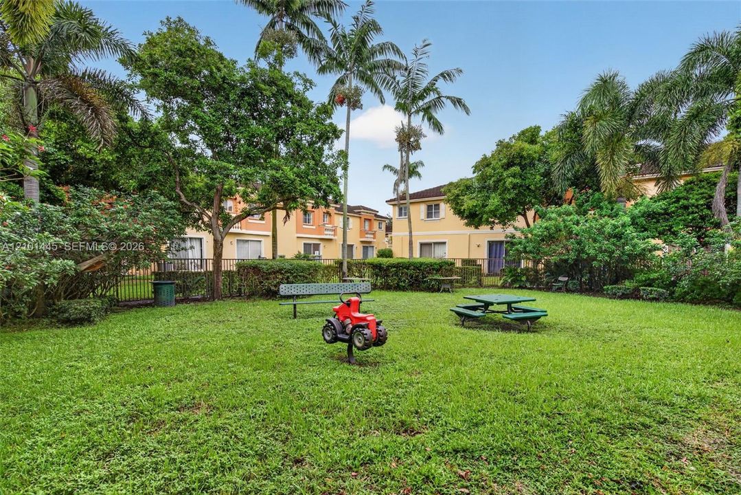 For Sale: $300,000 (2 beds, 2 baths, 1070 Square Feet)