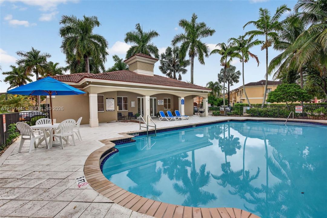 For Sale: $300,000 (2 beds, 2 baths, 1070 Square Feet)