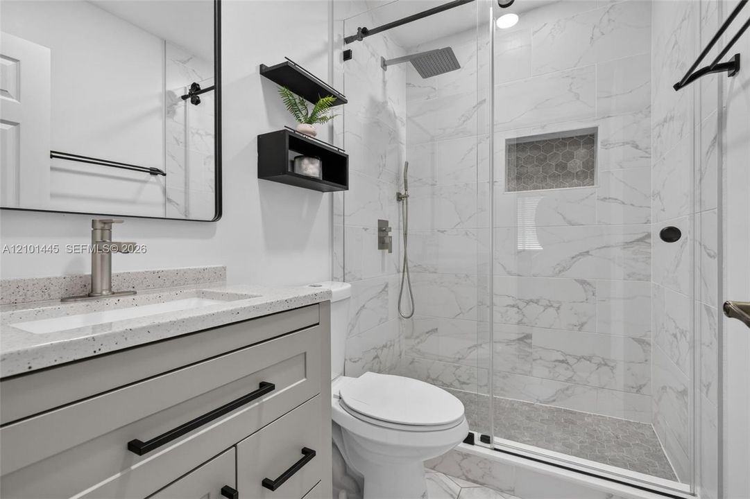 For Sale: $300,000 (2 beds, 2 baths, 1070 Square Feet)