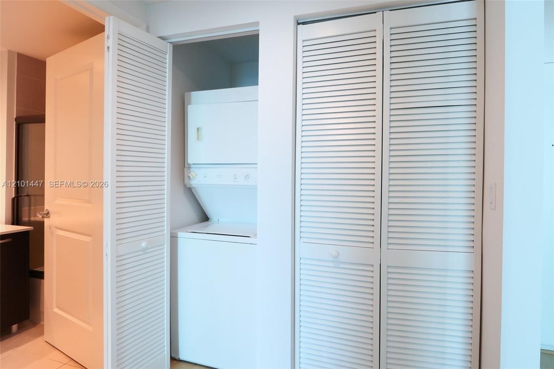 For Sale: $397,000 (1 beds, 1 baths, 692 Square Feet)