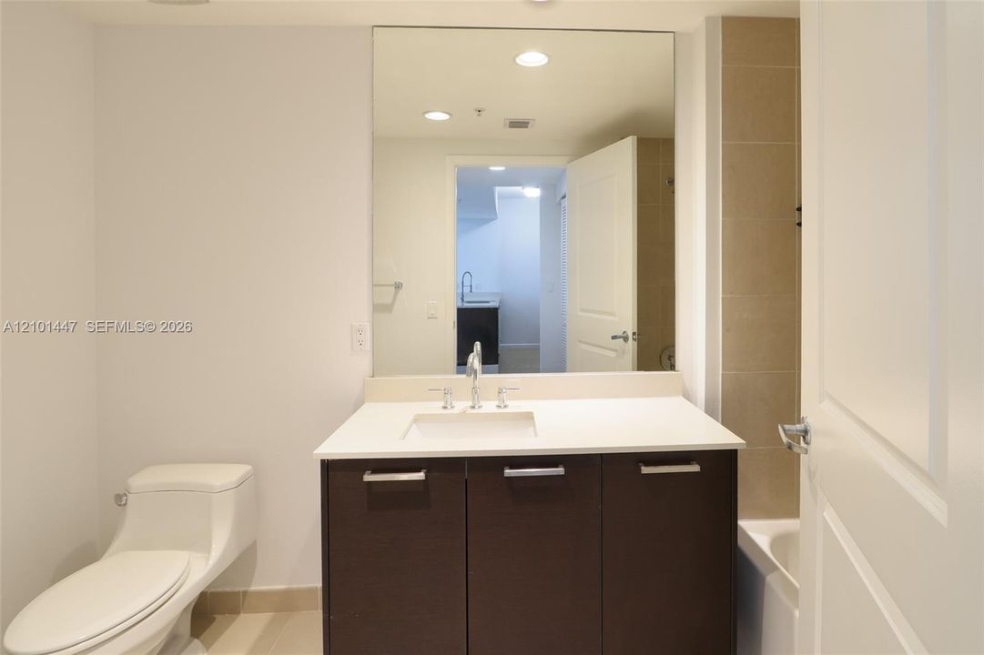 For Sale: $397,000 (1 beds, 1 baths, 692 Square Feet)