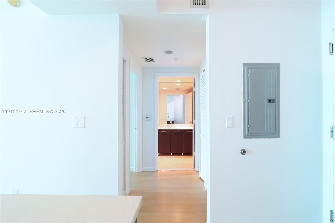 For Sale: $397,000 (1 beds, 1 baths, 692 Square Feet)