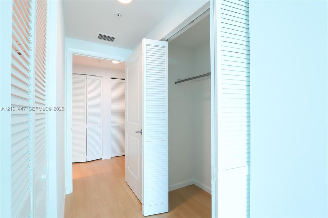 For Sale: $397,000 (1 beds, 1 baths, 692 Square Feet)