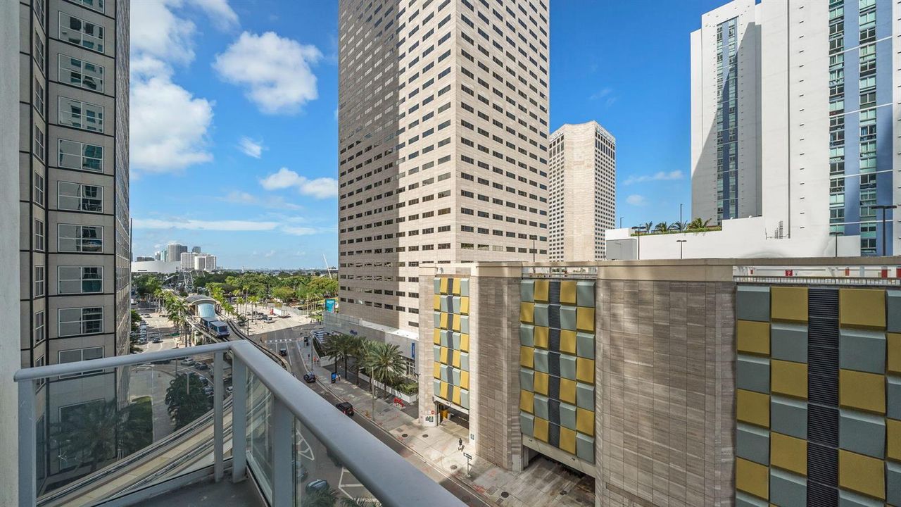 29-web-or-mls-300 S Biscayne Blvd Unit l