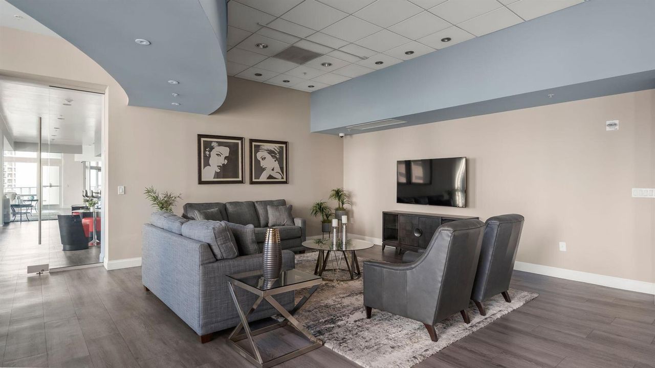 33-web-or-mls-300 S Biscayne Blvd Unit l