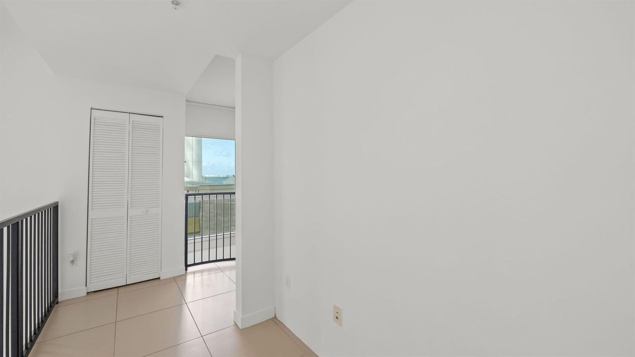 25-web-or-mls-300 S Biscayne Blvd Unit l