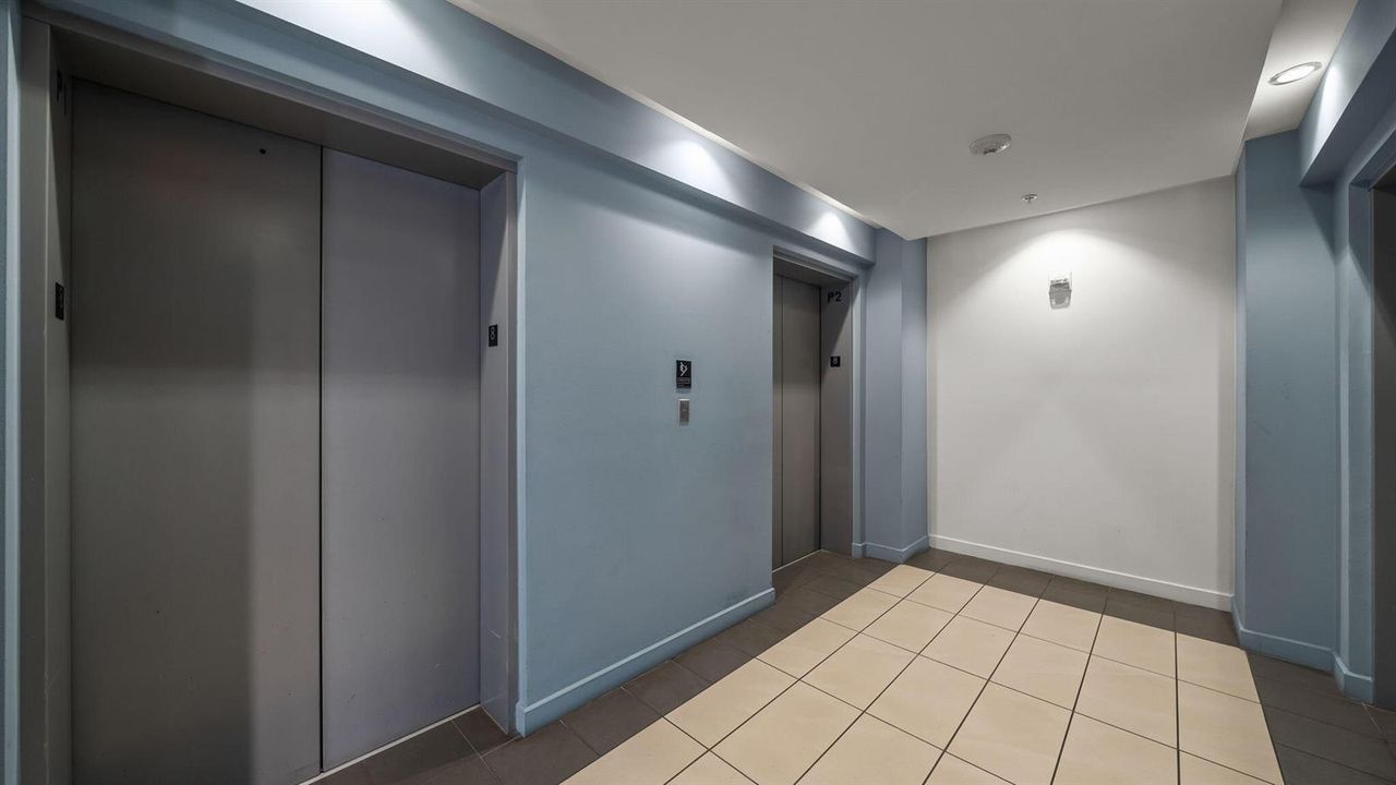 5-web-or-mls-300 S Biscayne Blvd Unit l8