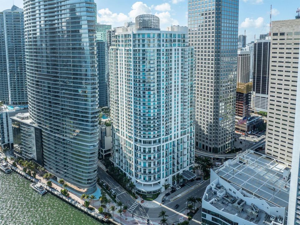40-web-or-mls-300 S Biscayne Blvd Unit l