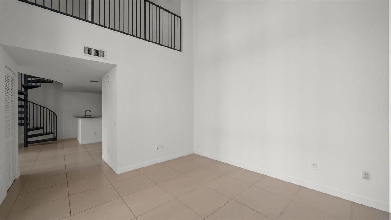 15-web-or-mls-300 S Biscayne Blvd Unit l