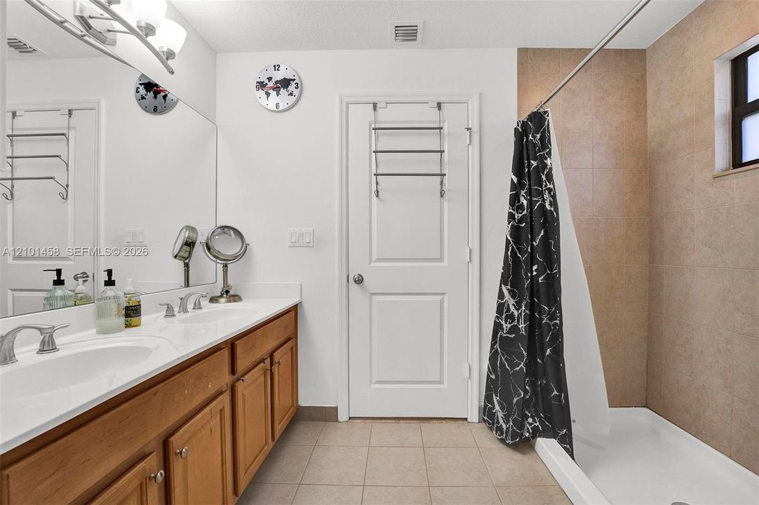 En Venta: $490,000 (3 camas, 2 baños, 1777 Pies cuadrados)