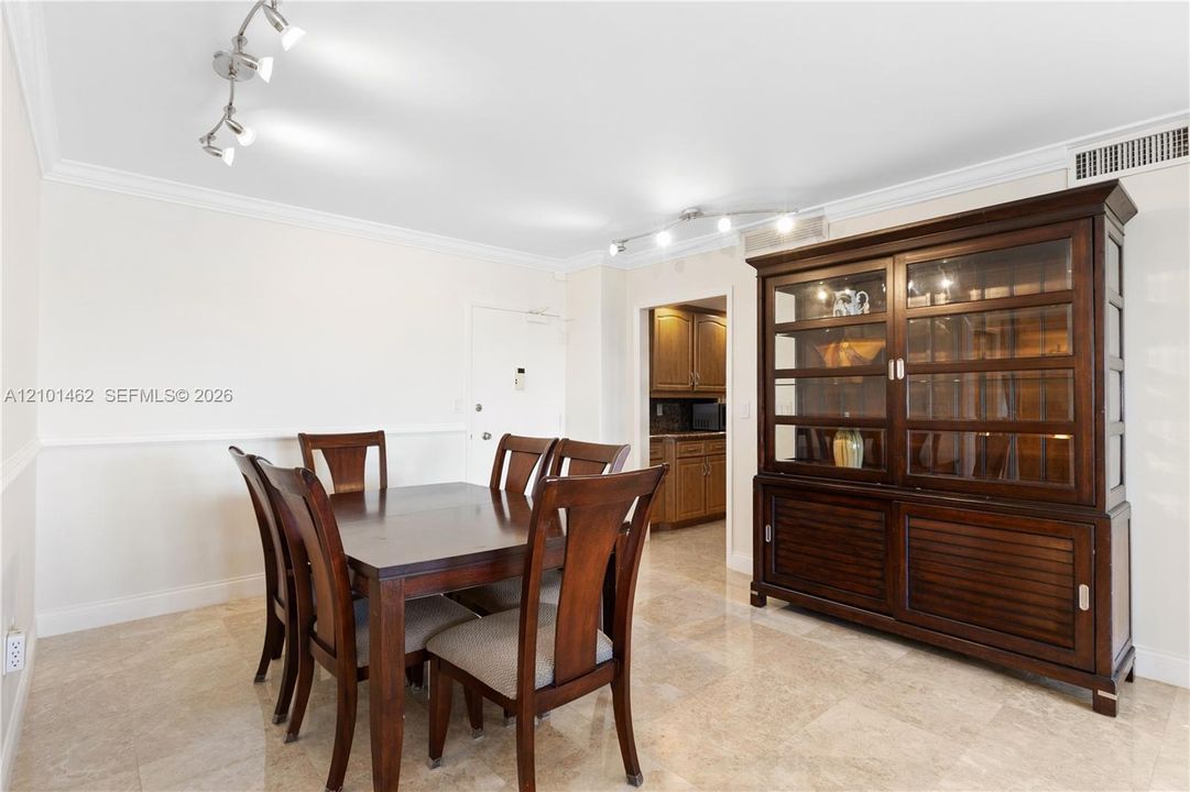 На продажу: $493,000 (2 спален, 2 ванн, 1120 Квадратных фут)