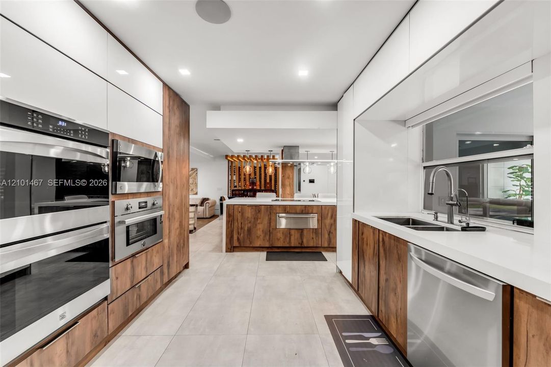 В аренду: $13,500 (5 спален, 5 ванн, 2739 Квадратных фут)
