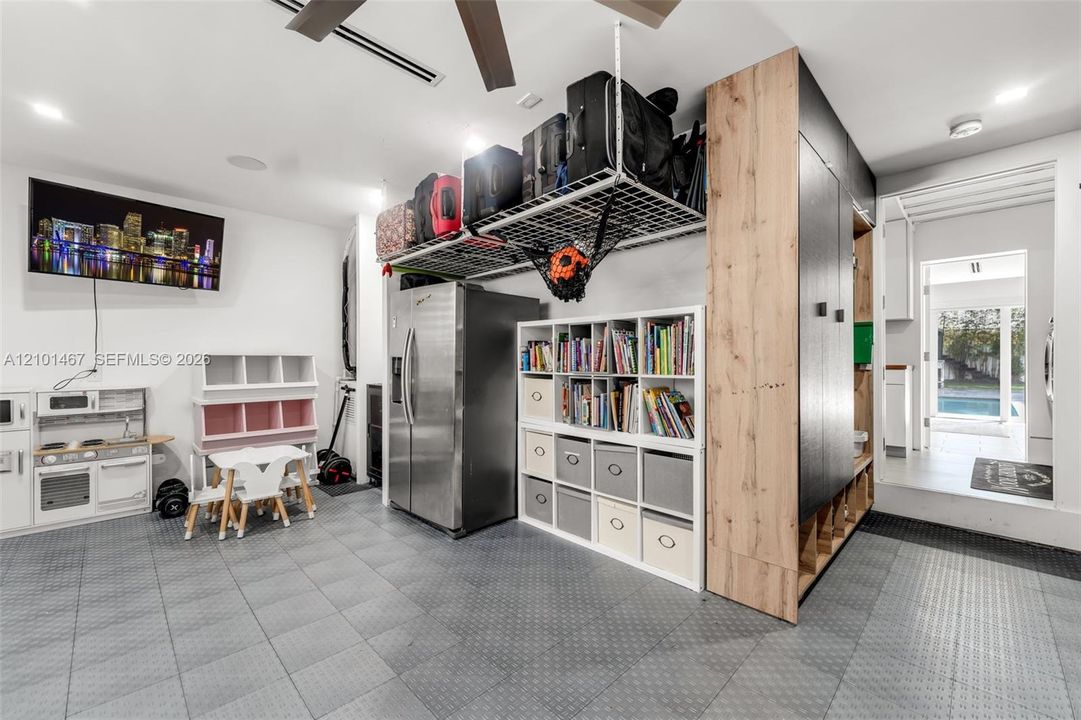 В аренду: $13,500 (5 спален, 5 ванн, 2739 Квадратных фут)