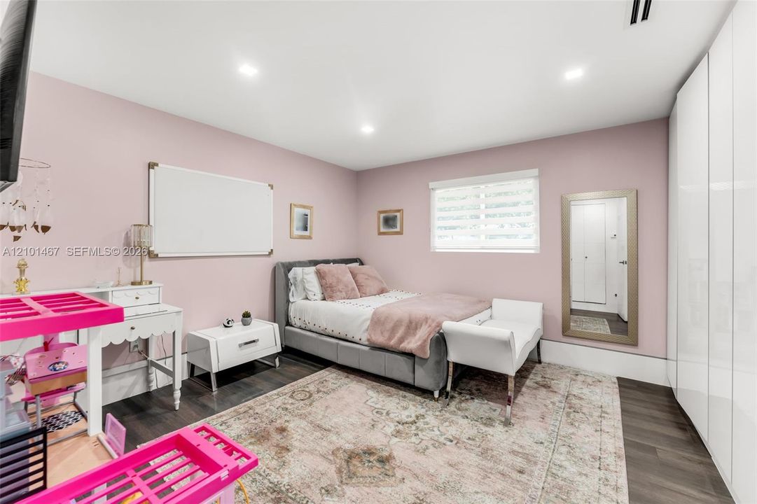 В аренду: $13,500 (5 спален, 5 ванн, 2739 Квадратных фут)