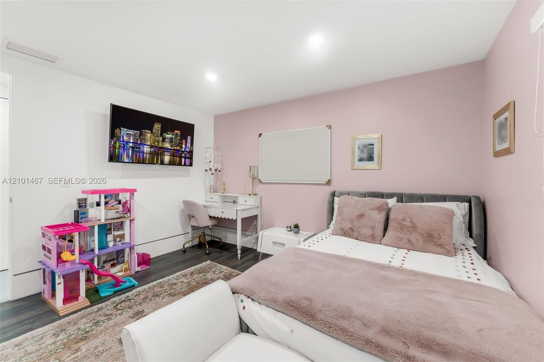 В аренду: $13,500 (5 спален, 5 ванн, 2739 Квадратных фут)