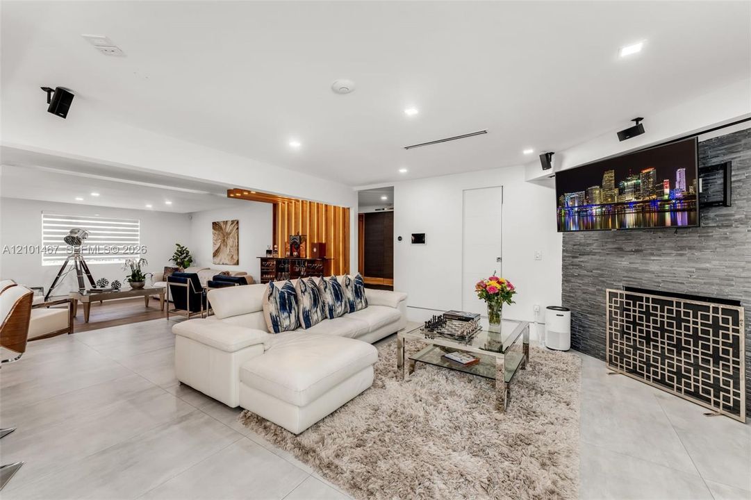 В аренду: $13,500 (5 спален, 5 ванн, 2739 Квадратных фут)