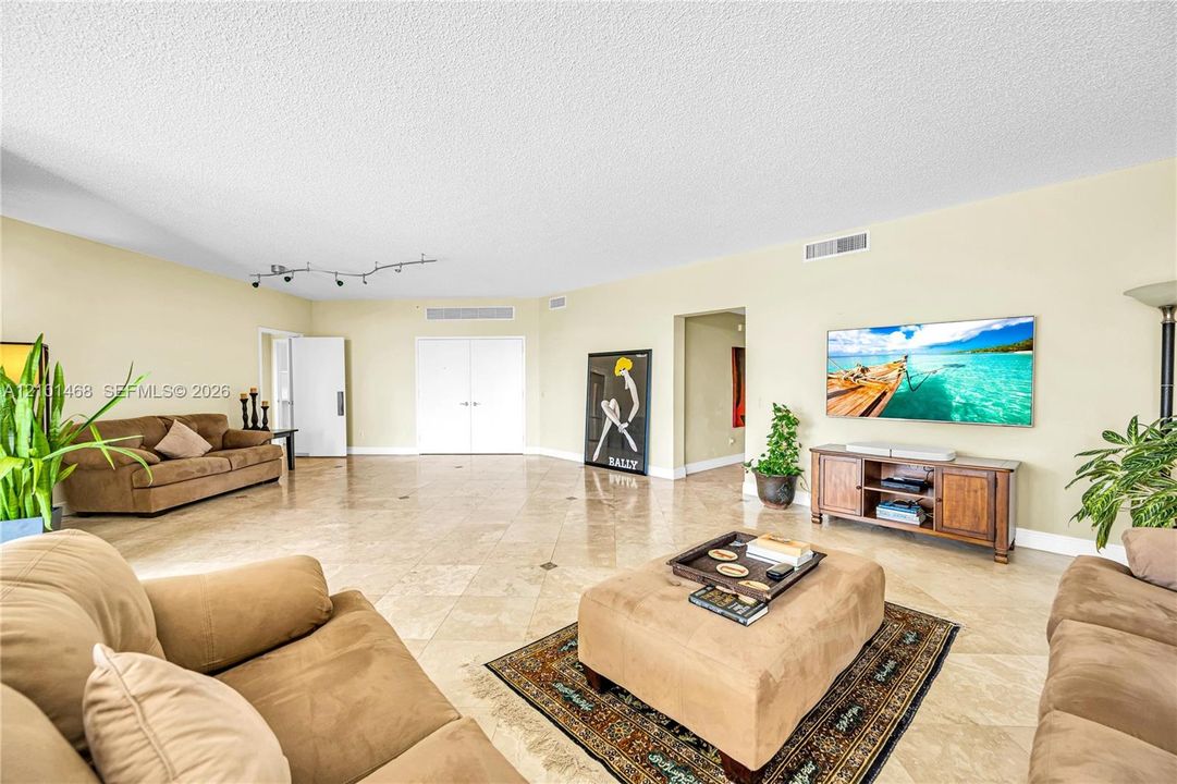В аренду: $6,500 (3 спален, 2 ванн, 2630 Квадратных фут)
