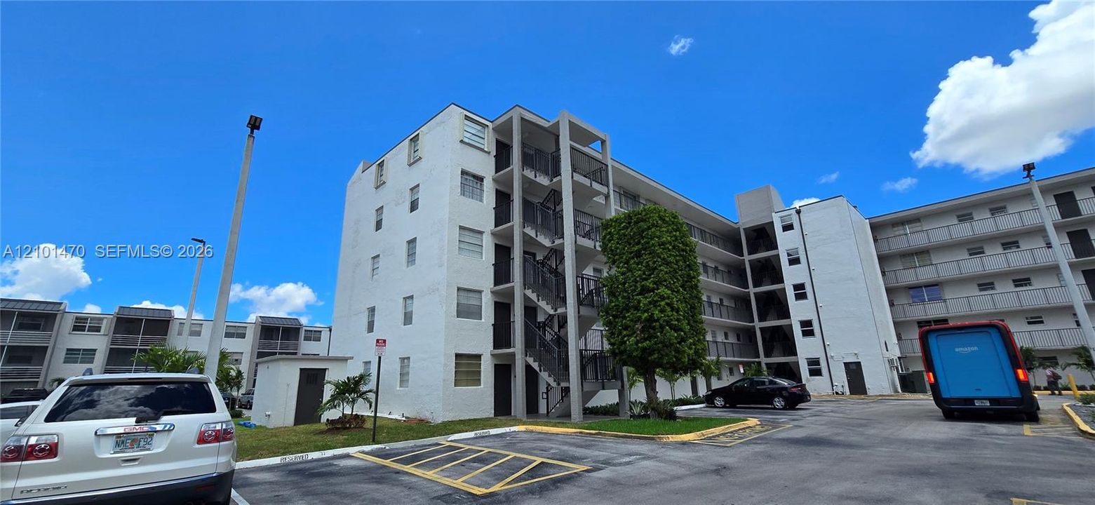 For Sale: $265,000 (2 beds, 2 baths, 1092 Square Feet)