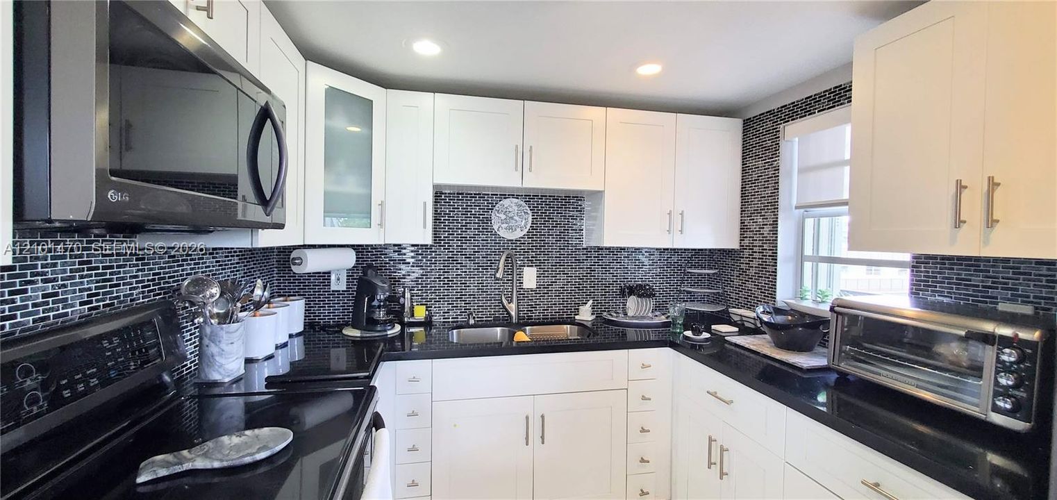 For Sale: $265,000 (2 beds, 2 baths, 1092 Square Feet)