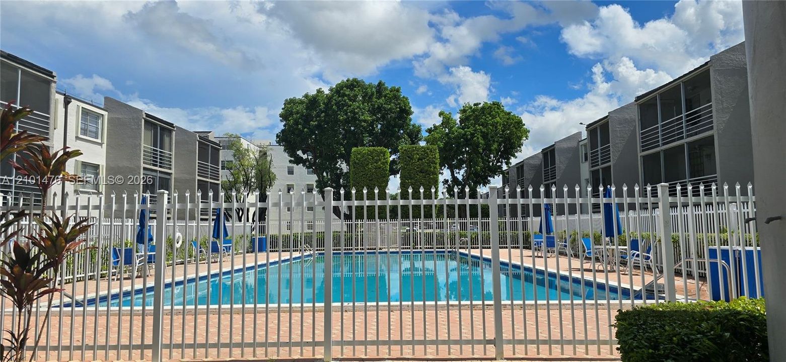 For Sale: $265,000 (2 beds, 2 baths, 1092 Square Feet)