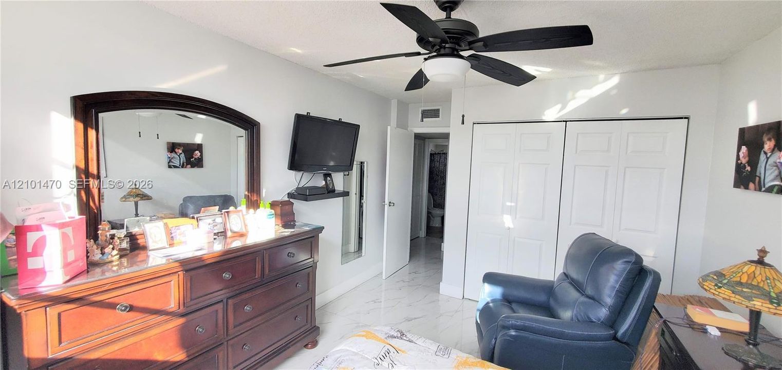 For Sale: $265,000 (2 beds, 2 baths, 1092 Square Feet)