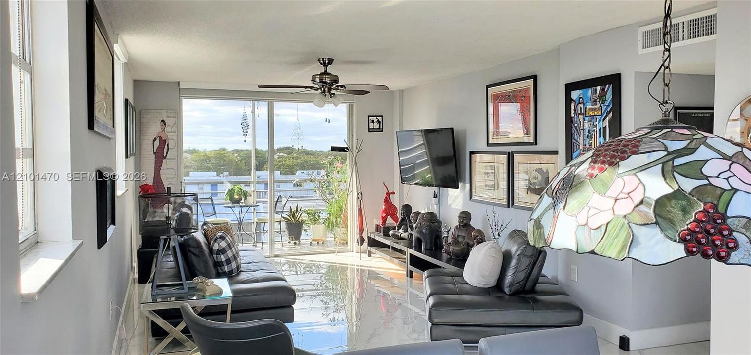 For Sale: $265,000 (2 beds, 2 baths, 1092 Square Feet)