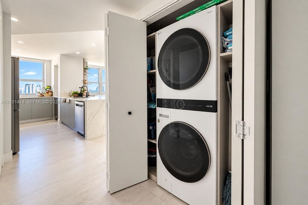 В аренду: $6,000 (2 спален, 2 ванн, 1200 Квадратных фут)