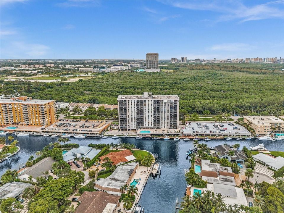 На продажу: $329,900 (2 спален, 2 ванн, 1148 Квадратных фут)