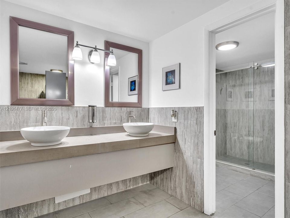 На продажу: $329,900 (2 спален, 2 ванн, 1148 Квадратных фут)