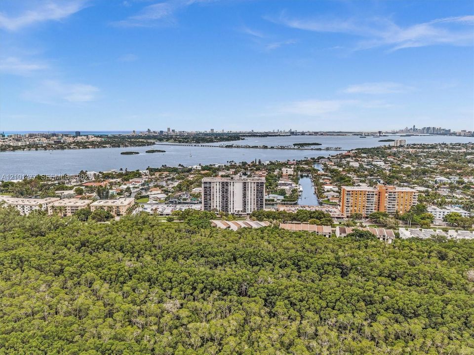 На продажу: $329,900 (2 спален, 2 ванн, 1148 Квадратных фут)