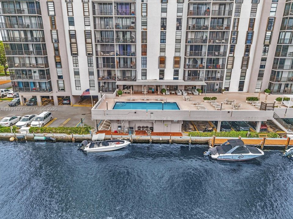 На продажу: $329,900 (2 спален, 2 ванн, 1148 Квадратных фут)