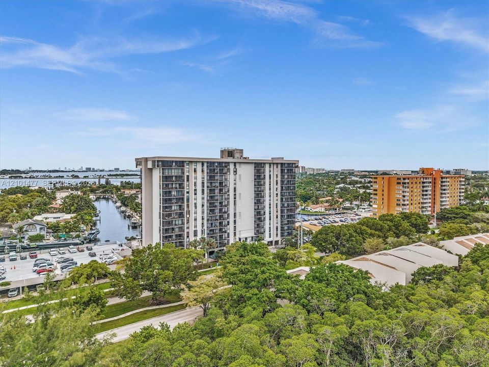 На продажу: $329,900 (2 спален, 2 ванн, 1148 Квадратных фут)