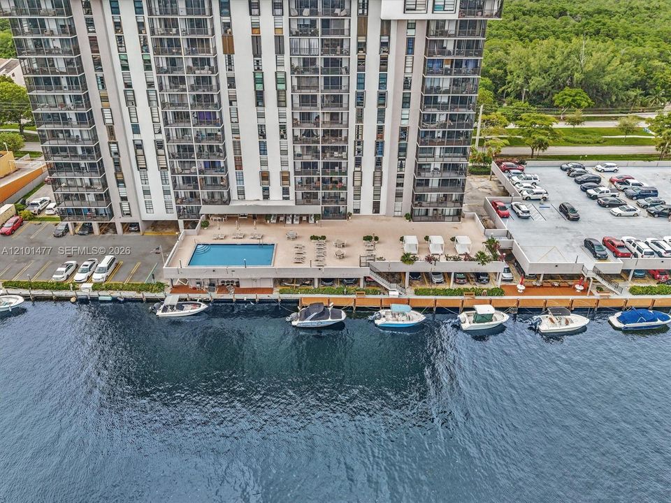 На продажу: $329,900 (2 спален, 2 ванн, 1148 Квадратных фут)