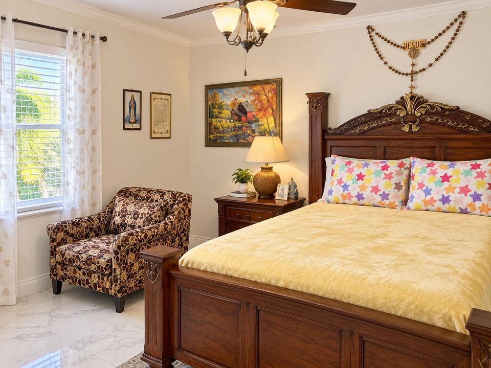 Warm Traditional Bedroom Retreat