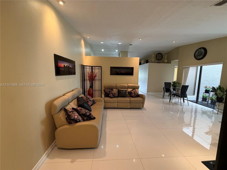 En Venta: $550,000 (3 camas, 2 baños, 1457 Pies cuadrados)