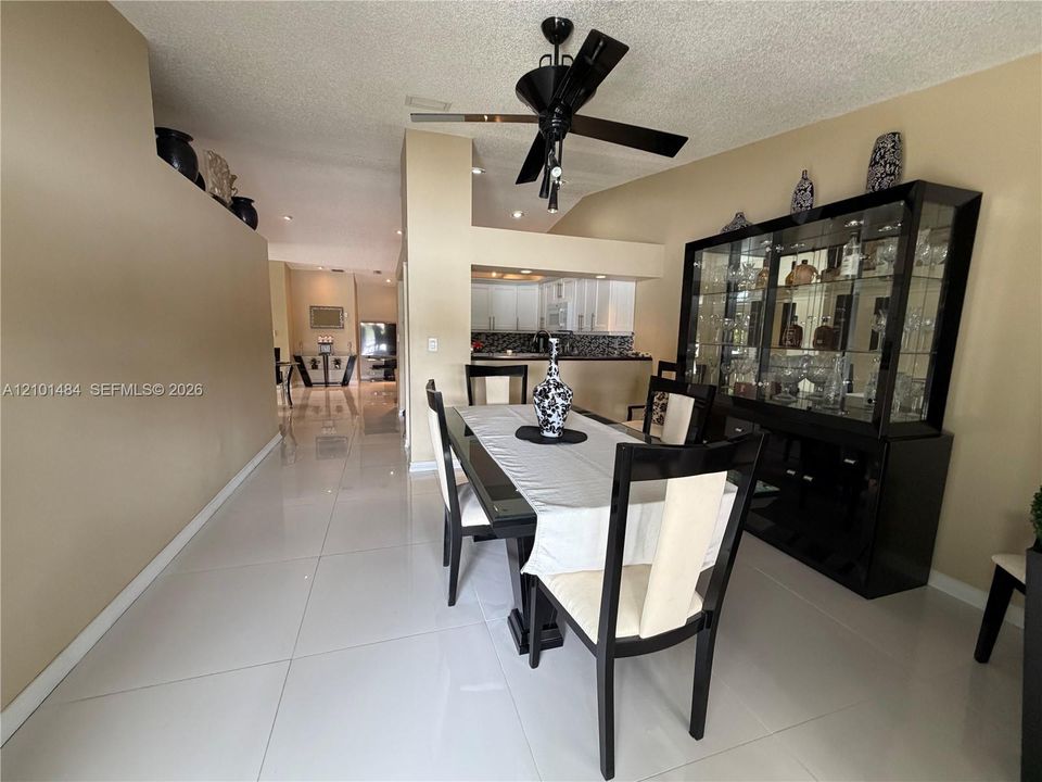 En Venta: $550,000 (3 camas, 2 baños, 1457 Pies cuadrados)