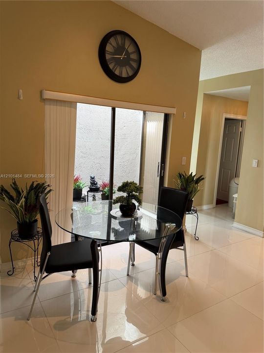 En Venta: $550,000 (3 camas, 2 baños, 1457 Pies cuadrados)