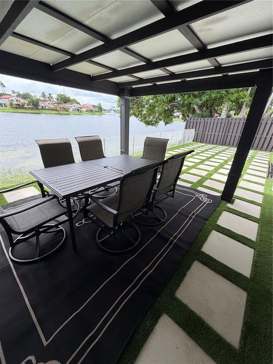 En Venta: $550,000 (3 camas, 2 baños, 1457 Pies cuadrados)