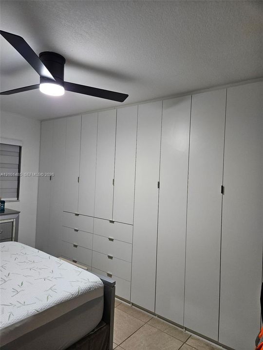 For Sale: $220,000 (1 beds, 1 baths, 587 Square Feet)