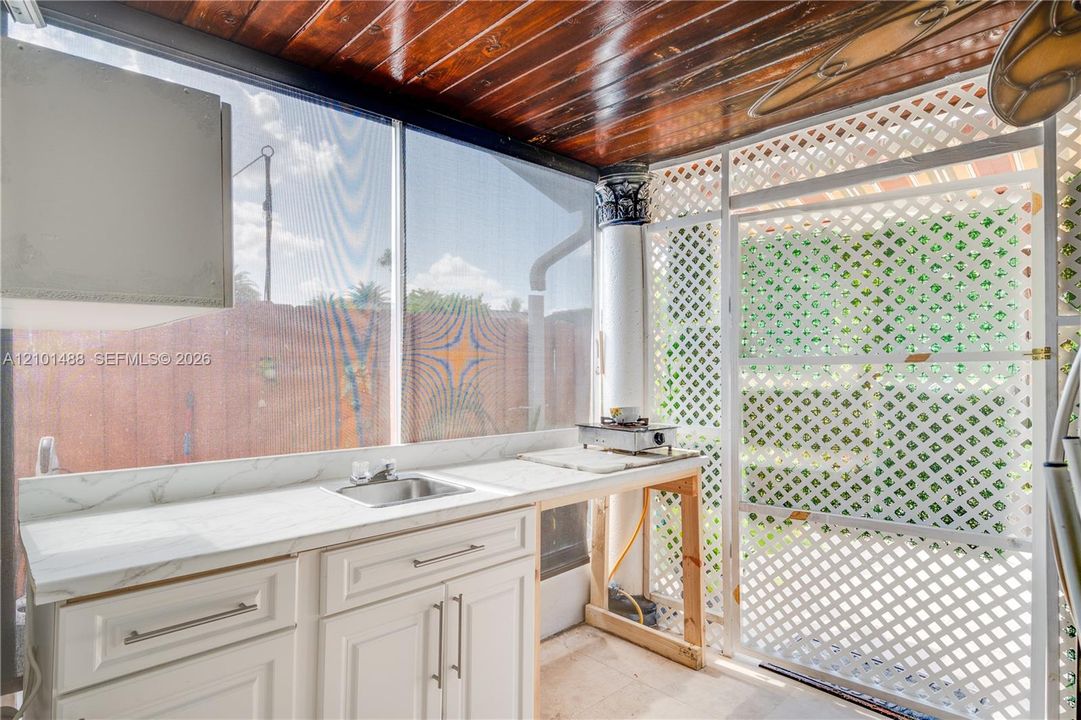 For Rent: $4,300 (4 beds, 2 baths, 1822 Square Feet)