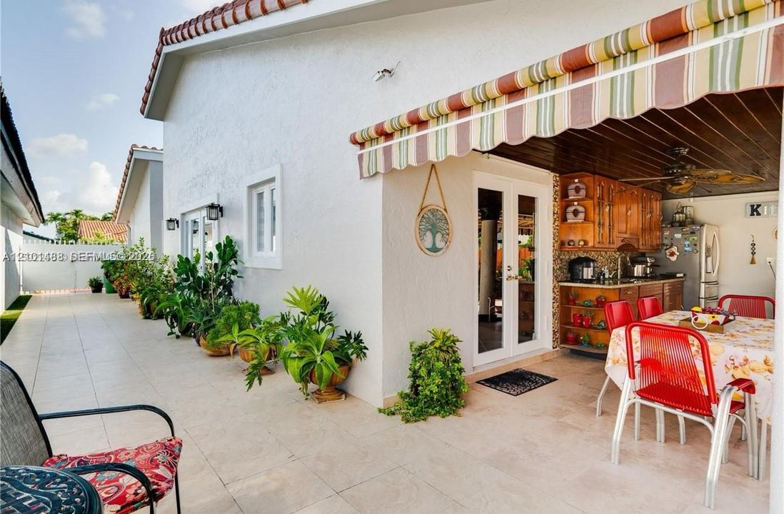 For Rent: $4,300 (4 beds, 2 baths, 1822 Square Feet)