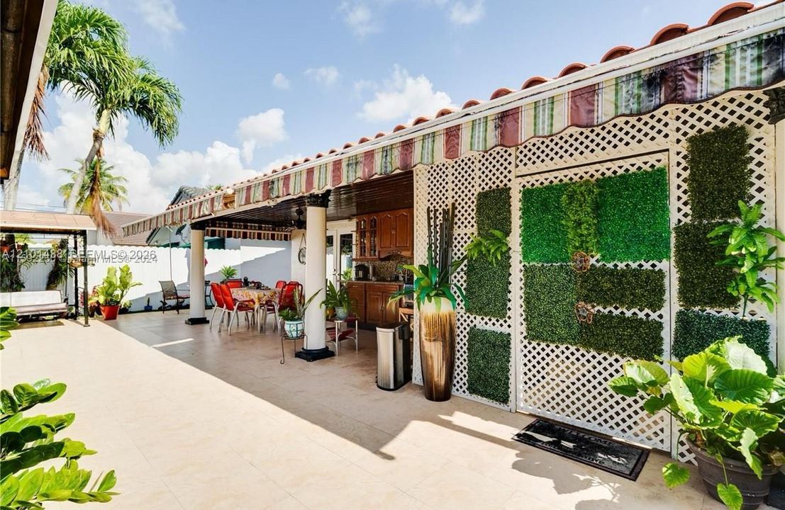 For Rent: $4,300 (4 beds, 2 baths, 1822 Square Feet)
