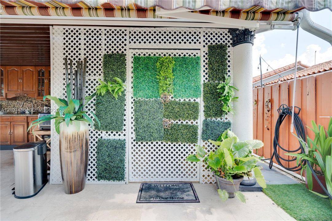 For Rent: $4,300 (4 beds, 2 baths, 1822 Square Feet)