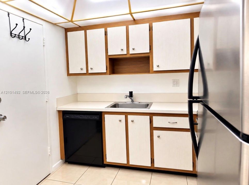 В аренду: $1,700 (1 спален, 1 ванн, 700 Квадратных фут)