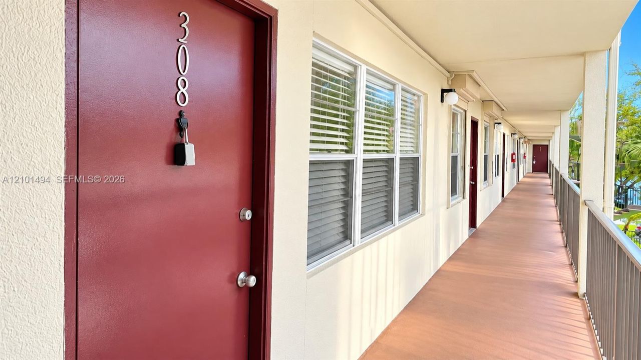 For Rent: $1,750 (1 beds, 1 baths, 685 Square Feet)